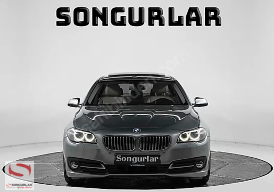 Gri BMW sedan, önden görünüm